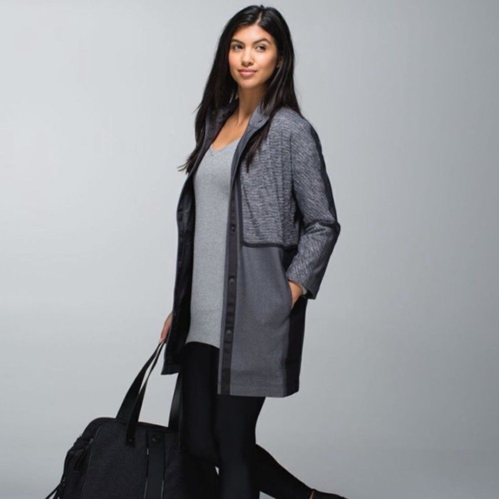 Lululemon Grey Black Mixed Media Snap‎ Front Mock Neck Jacket Womens XS